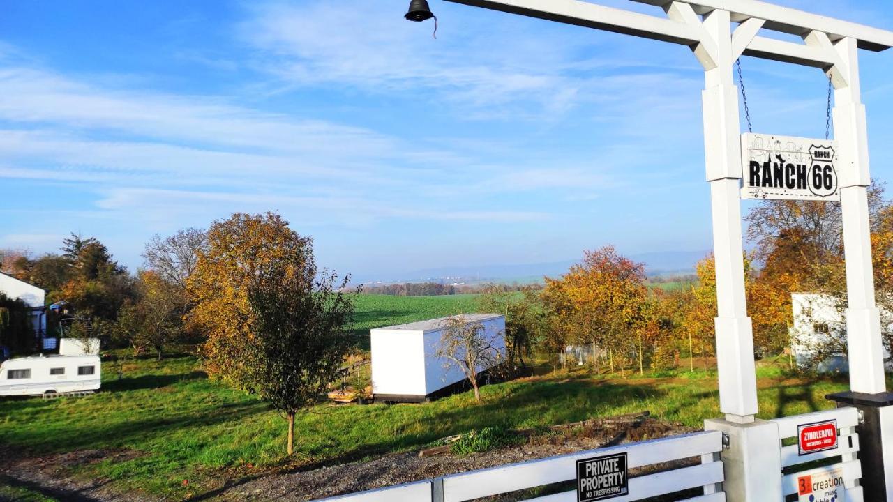 Holiday home Ranch 66 - Moderni Tiny House Black Swallow Ve Stylu Route 66 Se Saunou A Bazenem