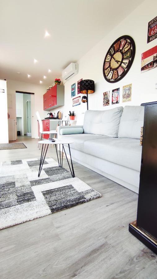 Ranch 66 - Moderni Tiny House Black Swallow Ve Stylu Route 66 Se Saunou A Bazenem Trsice