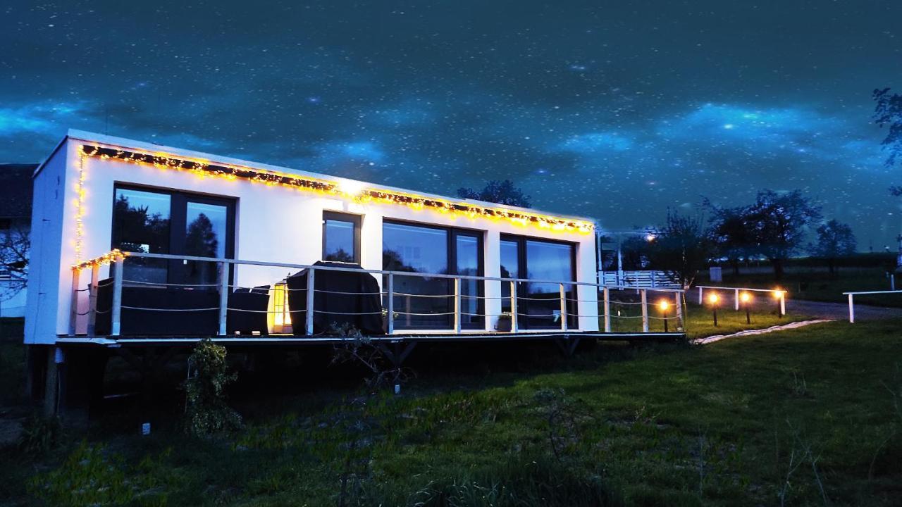 Ranch 66 - Moderni Tiny House Black Swallow Ve Stylu Route 66 Se Saunou A Bazenem