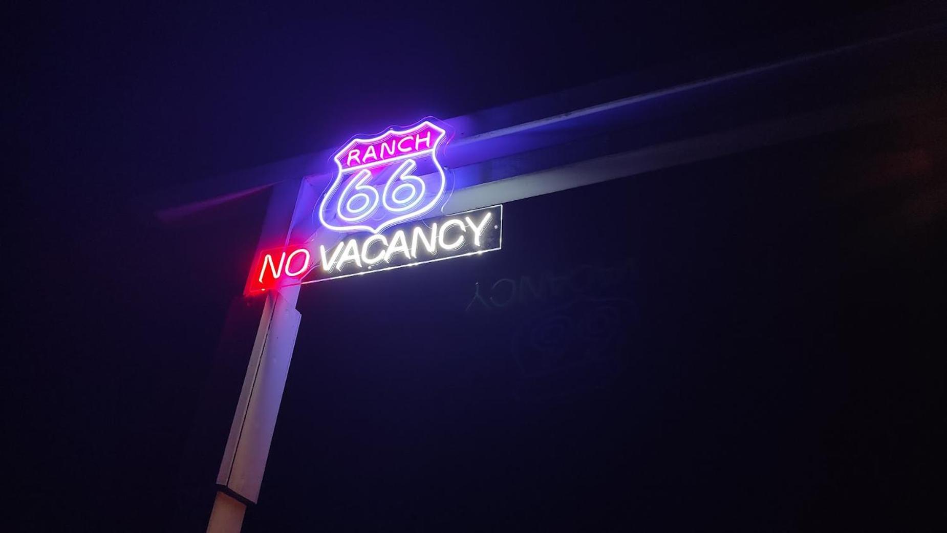 Ranch 66 - Moderni Tiny House Black Swallow Ve Stylu Route 66 Se Saunou A Bazenem Holiday home Trsice