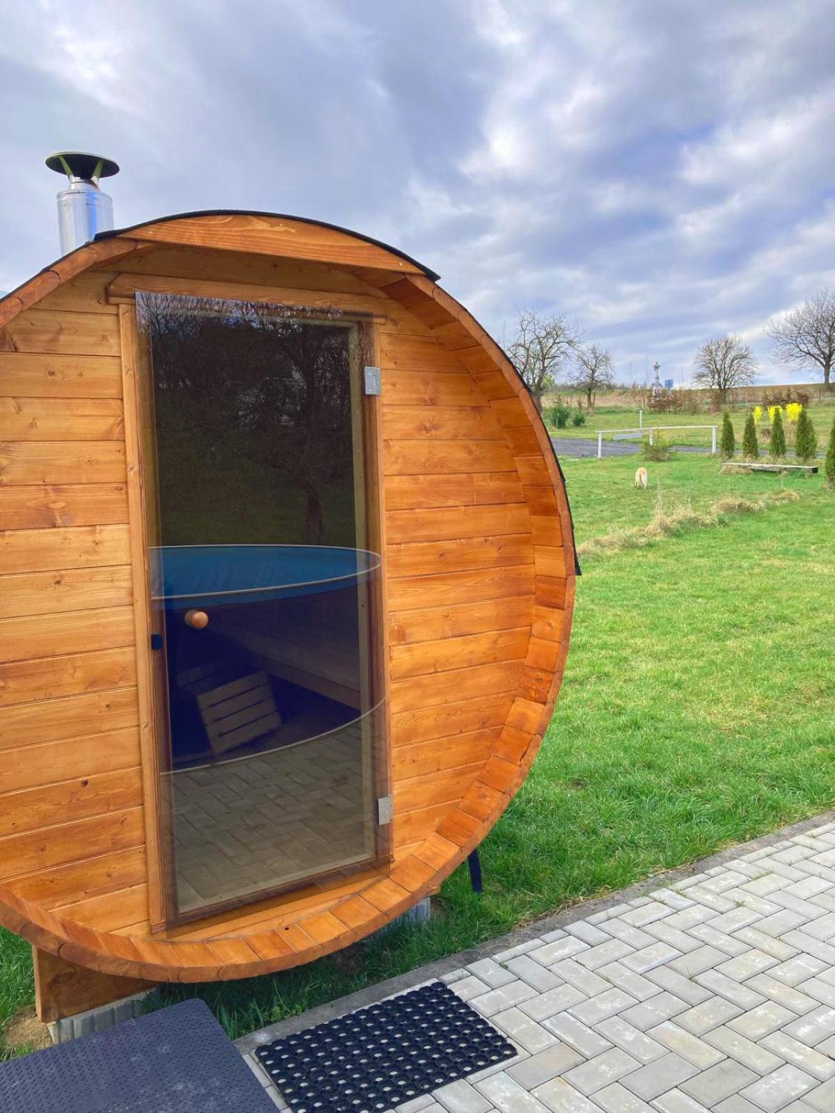 Ranch 66 - Moderni Tiny House Black Swallow Ve Stylu Route 66 Se Saunou A Bazenem *