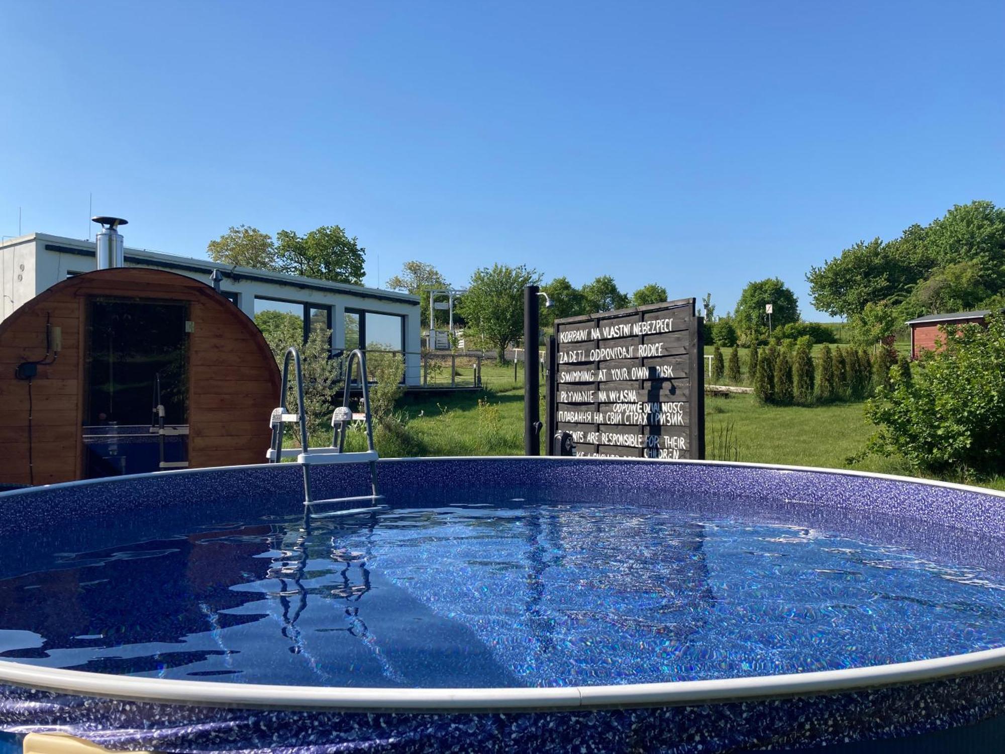 Ranch 66 - Moderni Tiny House Black Swallow Ve Stylu Route 66 Se Saunou A Bazenem *